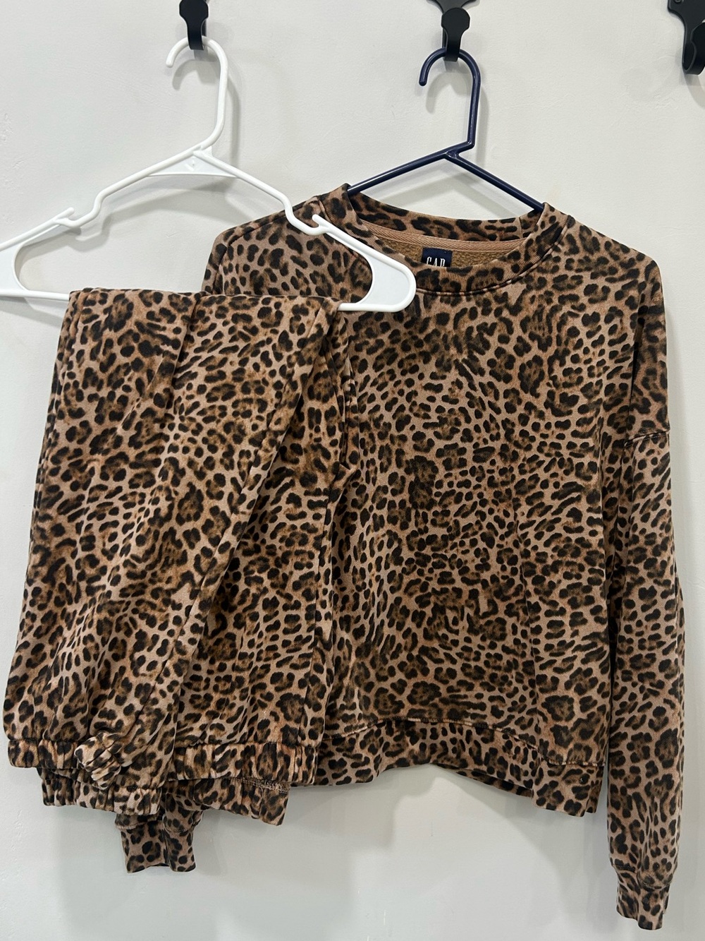 New w/out tags GAP Leopard-Print vintage soft sweat set- rare